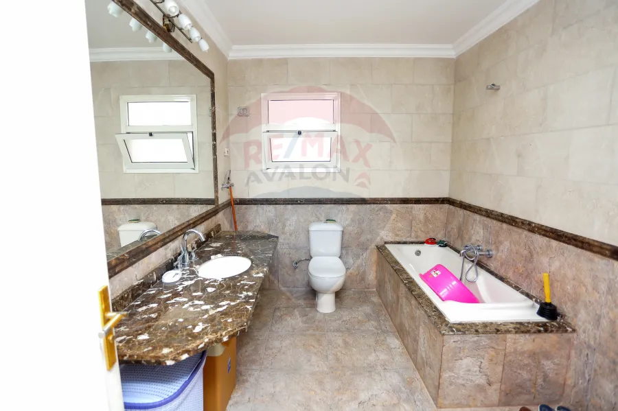 شقة للبيع 194 م زيزينيا (كومباوند بشارع ابو قير الرئيسي)