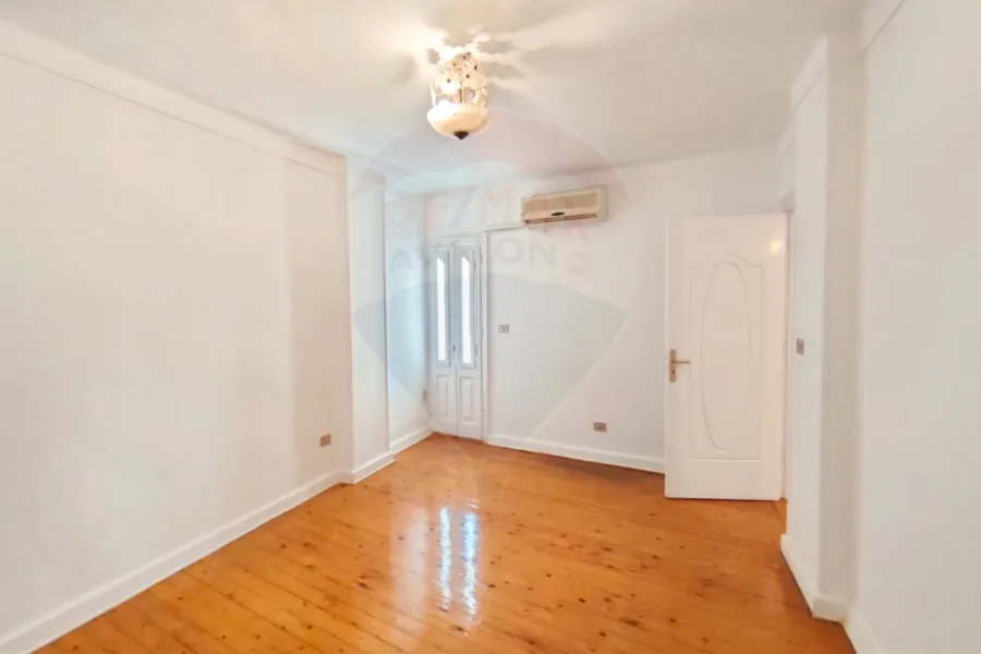 شقة للإيجار 150 م  ثروت (خطوات من ش ابوقير)