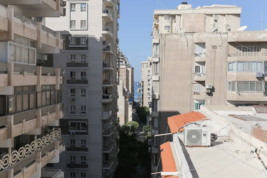 شقة للبيع 290م ثروت -خطوات من البحر وش أبو قير