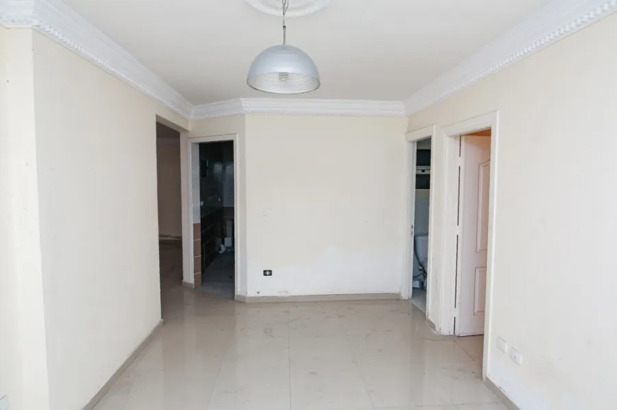 شقة للإيجار 210م لوران - ش شعرواي - خطوات من الترام