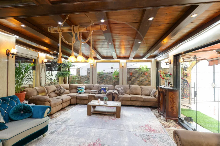 فيلا للبيع 295 م المعمورة الشاطئ (خطوات من البحر)