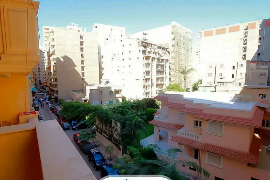 شقة للبيع 237م سموحة  (خطوات من ش ألبرت الاول)