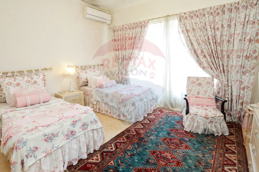 فيلا للبيع 330 م ( كومباوند ميروزا ) - بجوار كارفور سيتي سنتر