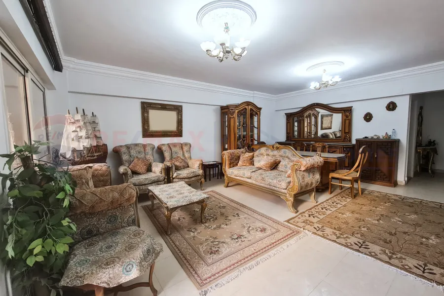 شقة للإيجار السنوى المفروش 150 م لوران (تالت نمرة من البحر)