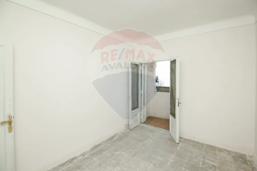 شقة للبيع 120 م لوران  (على البحر مباشرة)