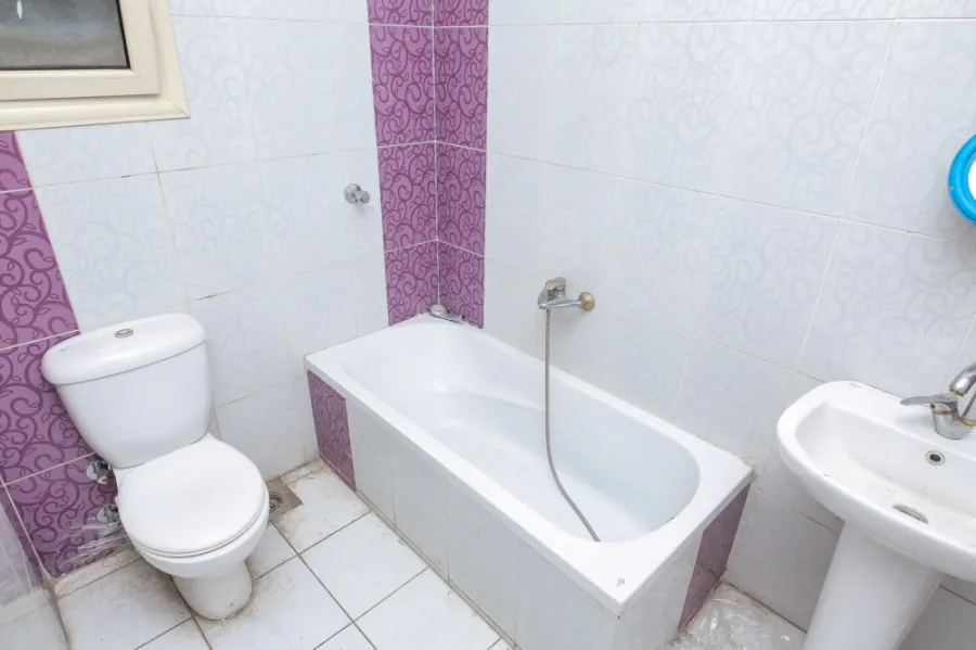 شقة للإيجار 210م لوران - ش شعرواي - خطوات من الترام