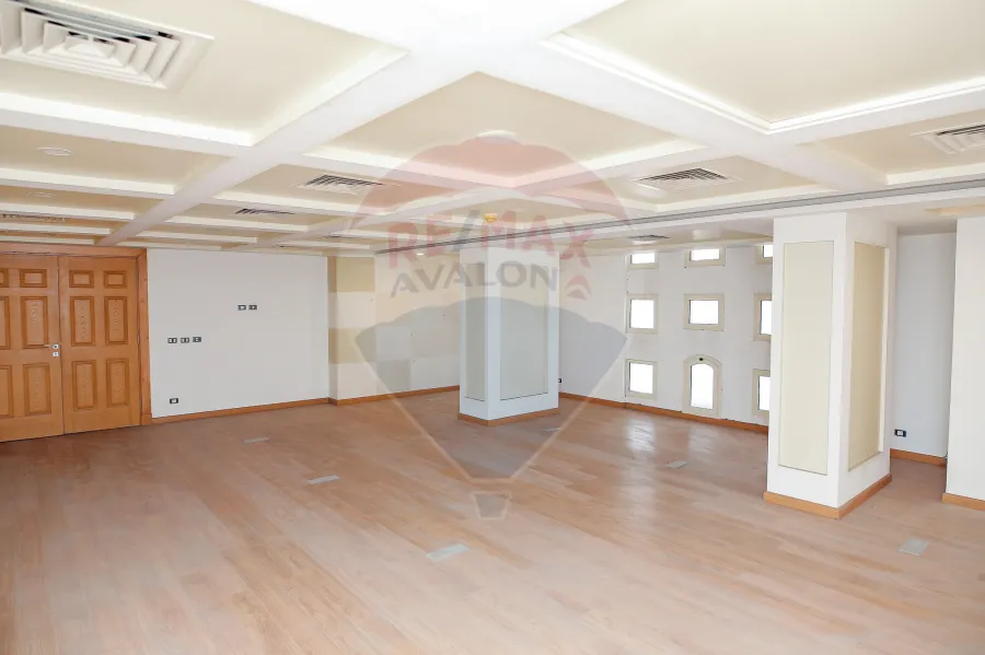 شقه للبيع 235 م سموحة (شارع فوزي معاذ الرئيسى)