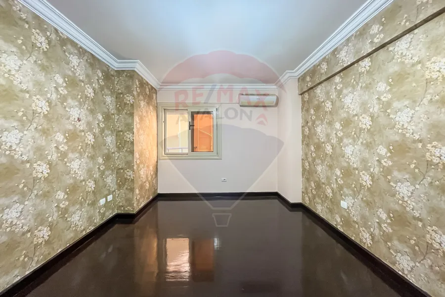 Apartment for sale 210 m Kafr Abdo (Sakinah bant Elhussin st.)