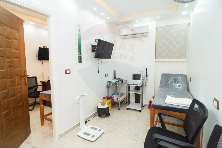 Administrative apartment for sale 400 m Lauran (Abu Qir main st)