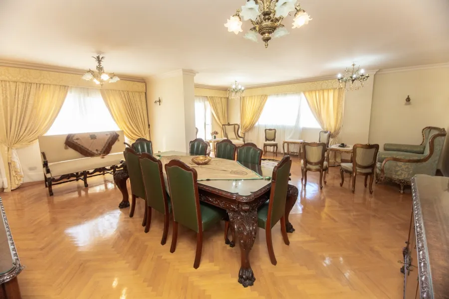 شقة للإيجار مفروش 265 ثروت (على الترام مباشرة)