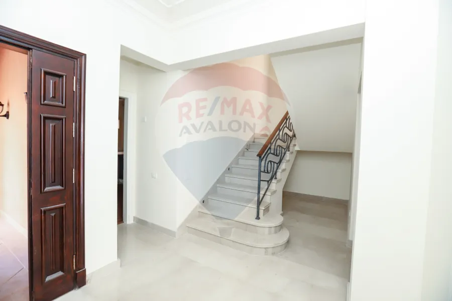 standalon Villa for Sale 418 m King Marriott (jiwar Compound)