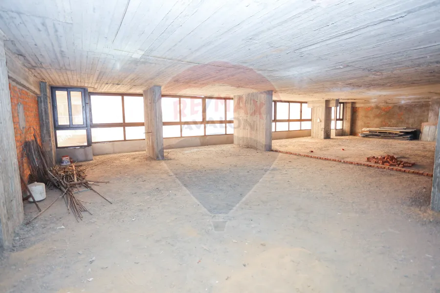 Commercial shop + mezzanine for sale 500 m + 656 m Lauran (Abu Qir St.)