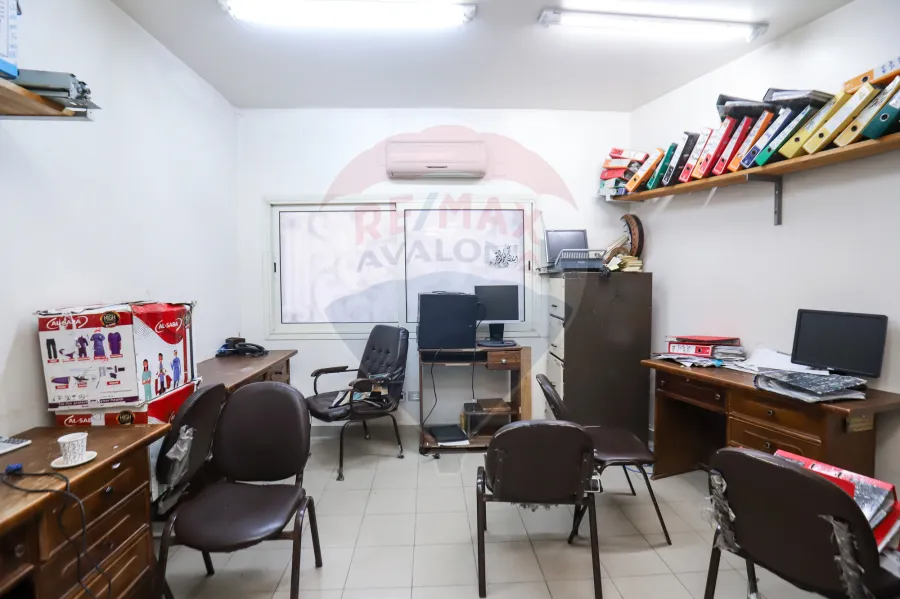 شقة اداري للبيع 300 م لوران ( ش ابو قير )