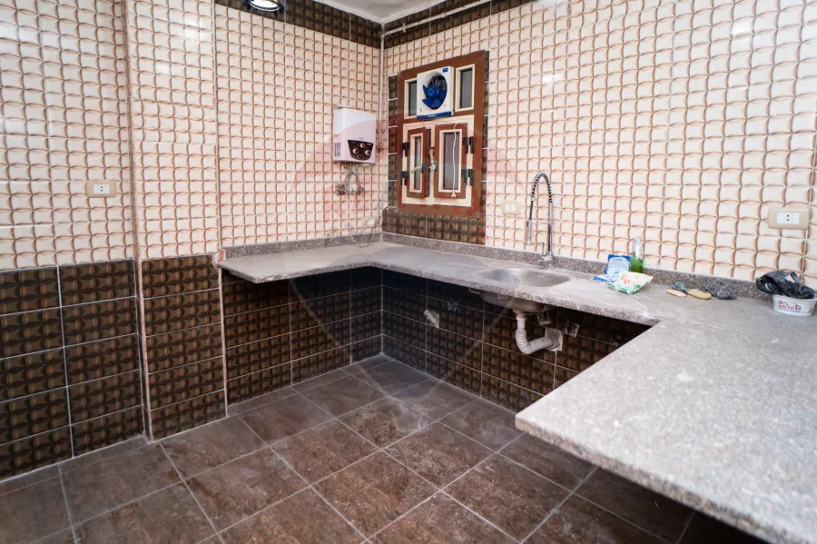 شقة للبيع 120 م صافى كامب شيزار (ثانى نمرة من البحر- فيو بحر مباشر)