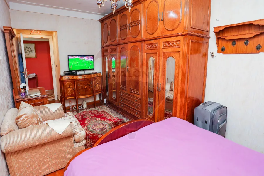 شقة للبيع 140 م رشدي (علي الترام مباشرة)