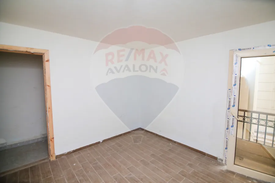 شقة للبيع 171 م كومباوند فالوري سموحة ( ش النقل والهندسة )