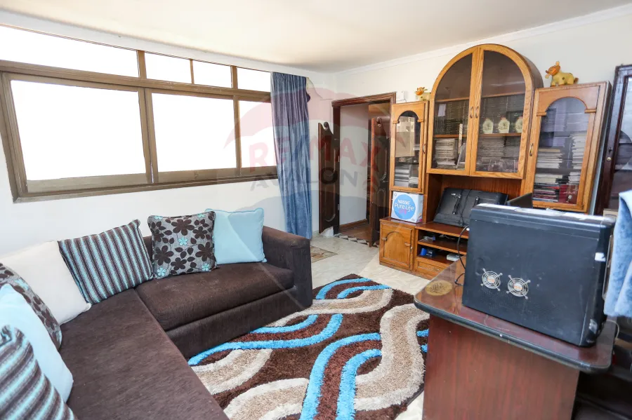 شقة للبيع 200 م لوران ( خطوات من ش شعراوى والبحر )