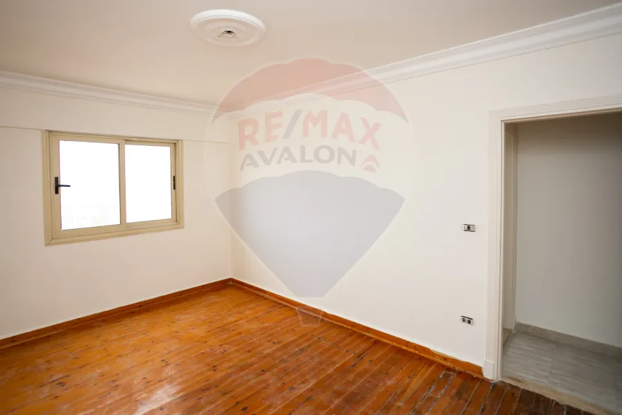 شقة للبيع 232 م كفر عبده (ش سكينة بنت الحسين)