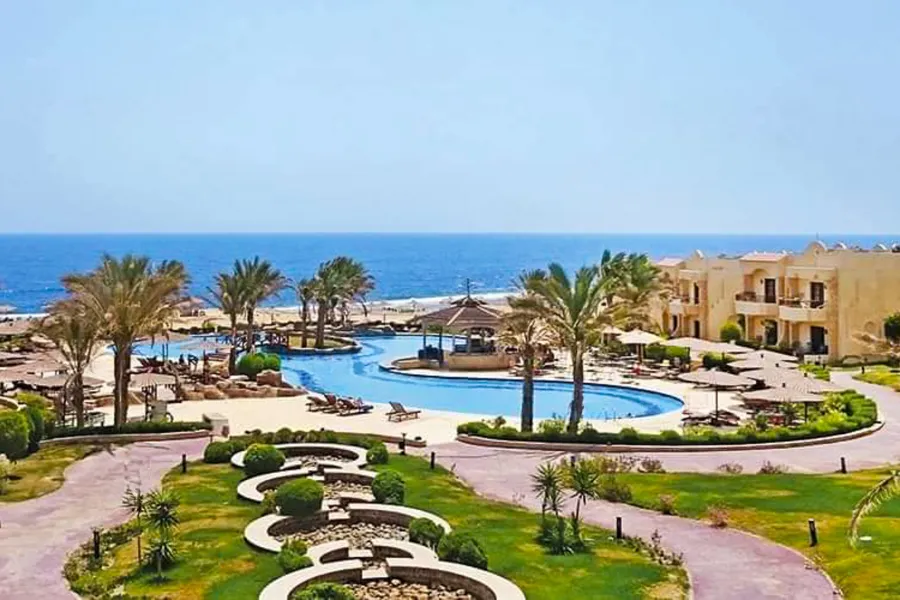 شاليه أرضي + جاردن للبيع (كورال هيلز) رأس الحكمة 170 م شاليه + 120 م جاردن