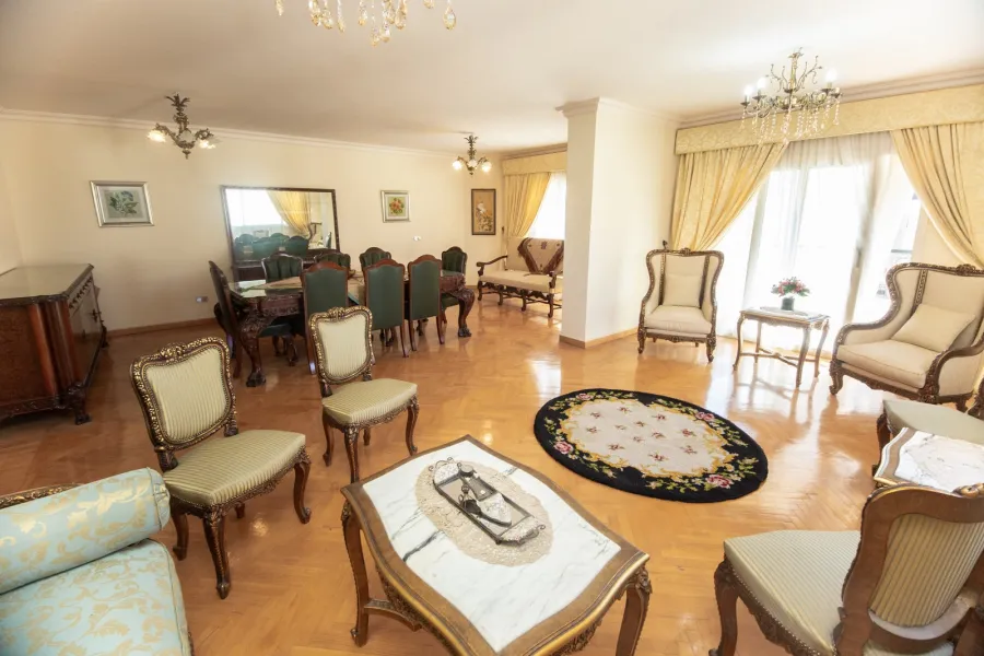 شقة للإيجار مفروش 265 ثروت (على الترام مباشرة)