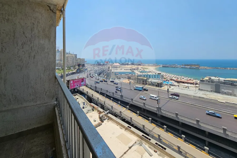 Apartment for sale 126 m Sidi Gaber (directly on the sea)