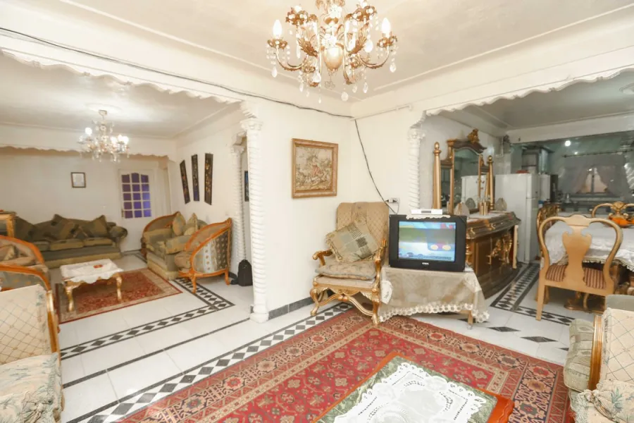 شقة للبيع 160م  ميامي (ش أبو العرب)،