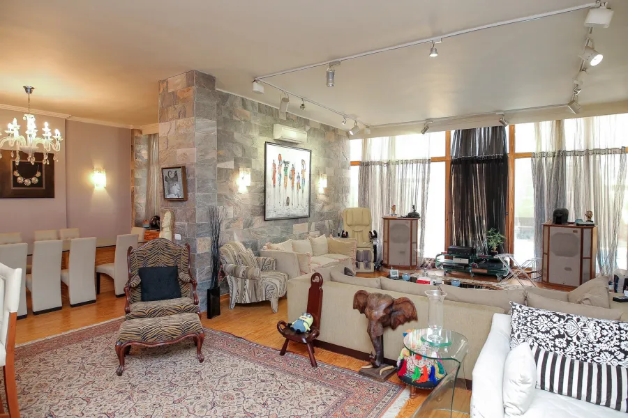 فيلا مستقلة للبيع 1100م  كينج مريوط (أعلي ربوه في البحيرة - خطوات من هيلتون كينج رانش والأستاد)