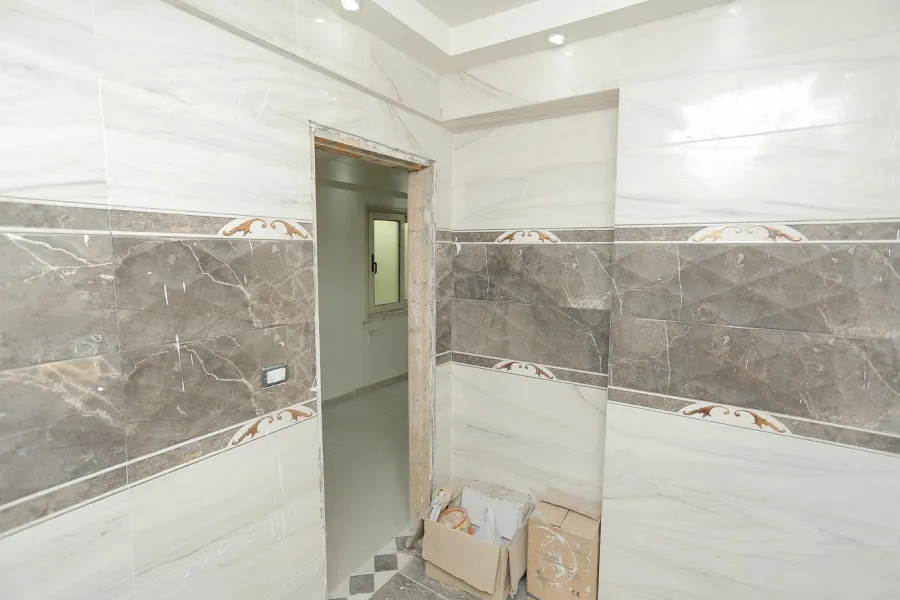 شقة للبيع 290م ثروت -خطوات من البحر وش أبو قير