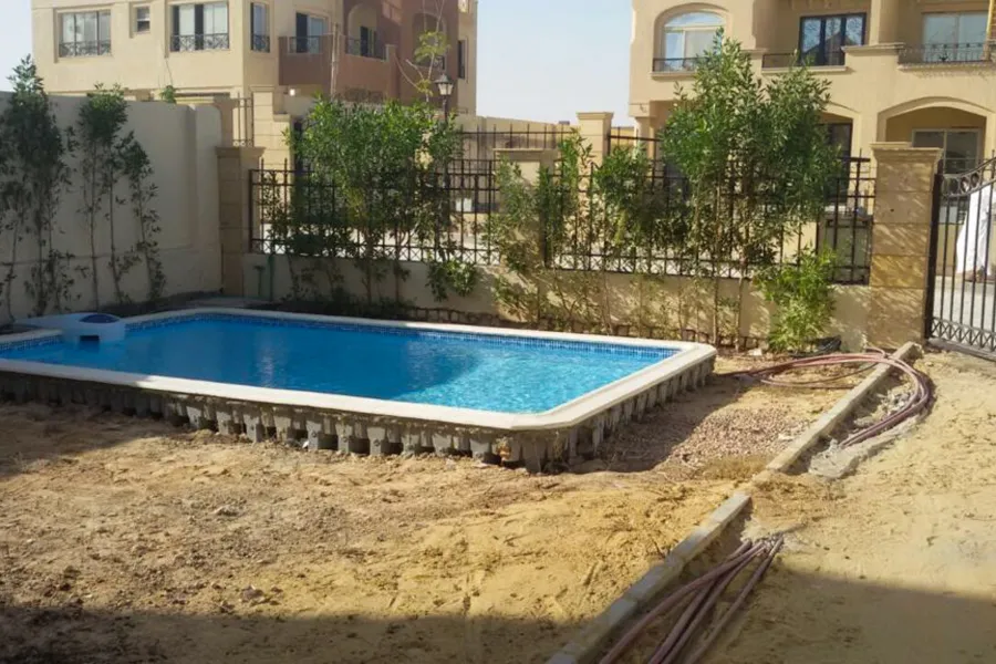 فيلا للبيع 370 م كينج مريوط  ( كومباوند الصفوه - خطوات من مطار برج العرب الدولي )