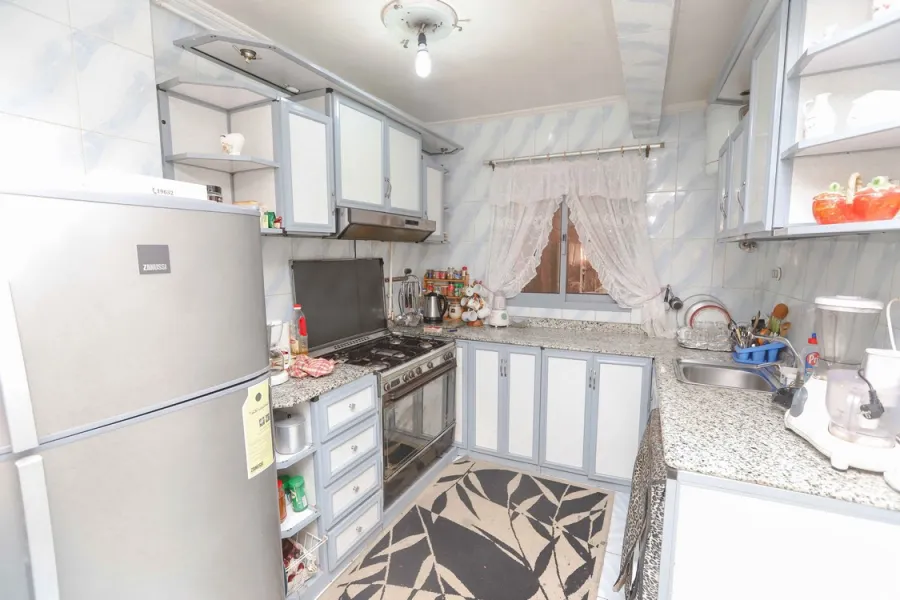 شقة للبيع 160م  ميامي (ش أبو العرب)،