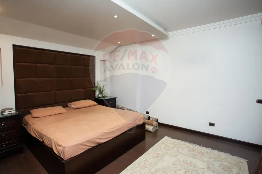Apartment for sale 200 m Saba Pasha (on the tram - Brand Building)