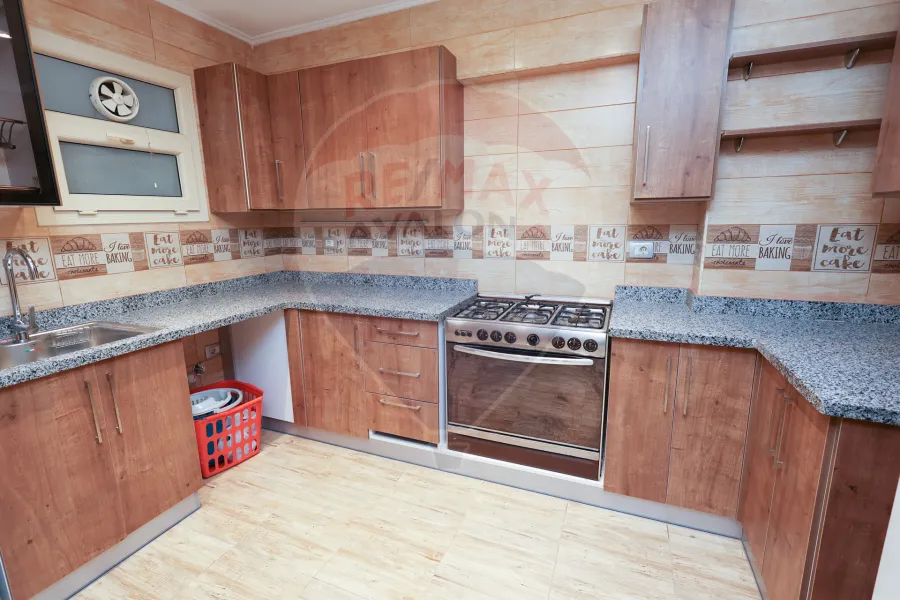 شقة للبيع 155 م سموحة (ش فوزي معاذ الرئيسي)