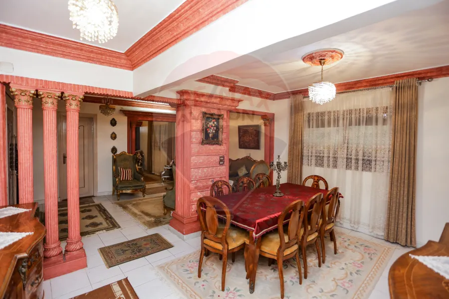 شقة للبيع 200 م سيدي بشر  (ش جمال عبد الناصر)