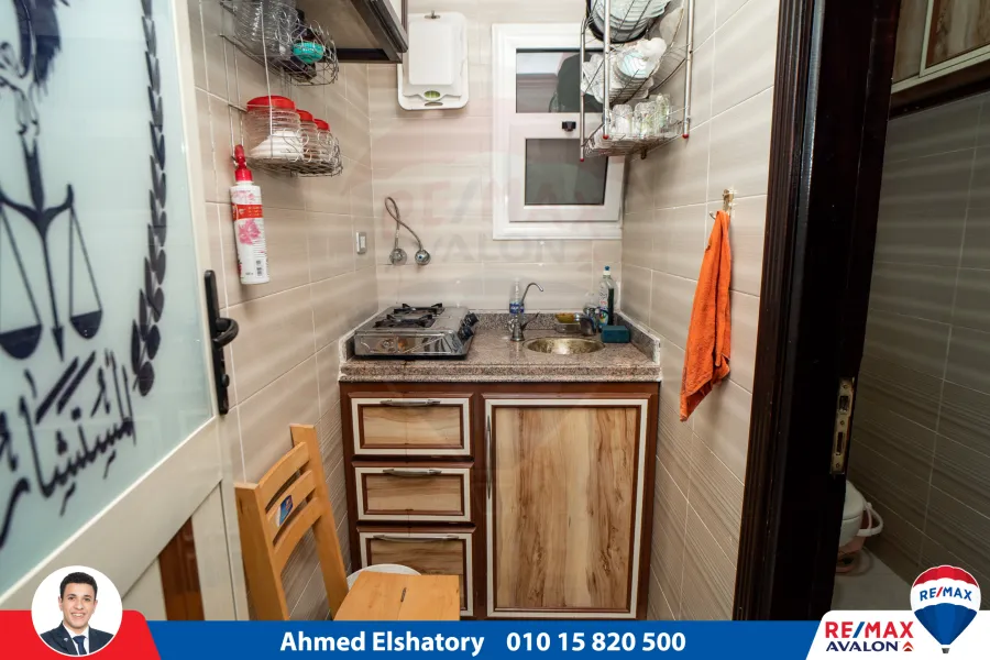 مقر إداري مفروش للبيع  150م محطة الرمل  (شارع شاكور الرئيسي)