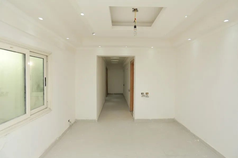 شقة للبيع 290م ثروت -خطوات من البحر وش أبو قير