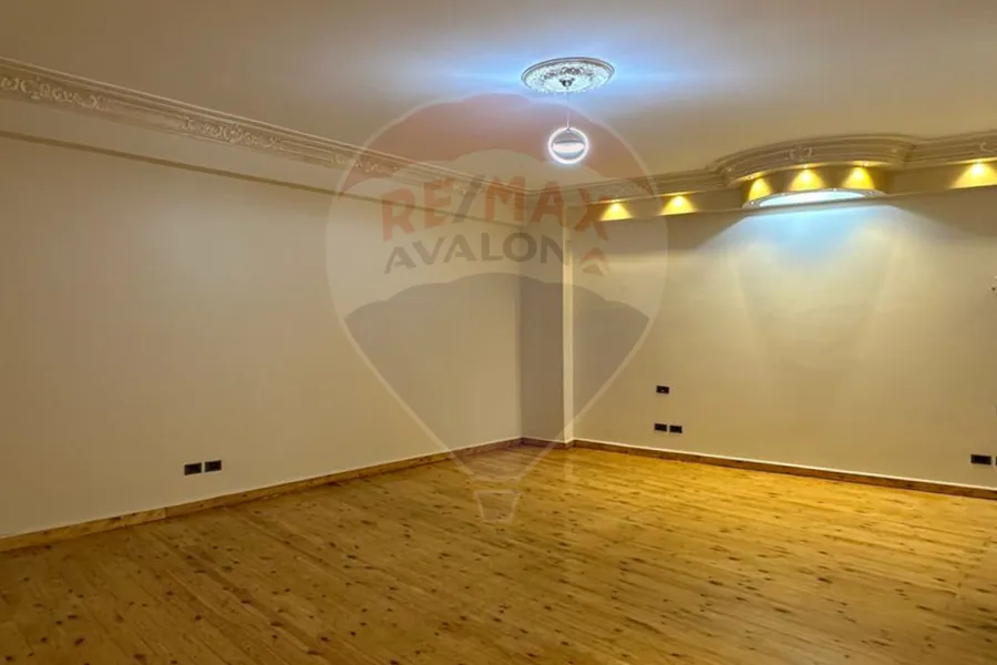 شقه للبيع 230 م لوران (ش ابوقير مباشر)