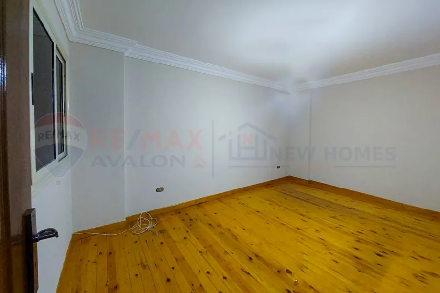 شقة للايجار 150 م كفر عبده (خطوات من ش ابو قير)