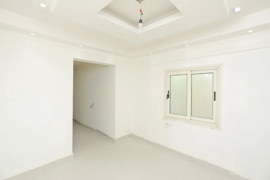 شقة للبيع 290م ثروت -خطوات من البحر وش أبو قير