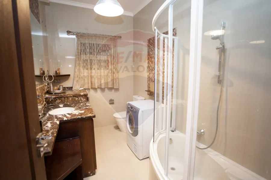 شقة للبيع 305 م كفر عبده (بجوار British Council) -