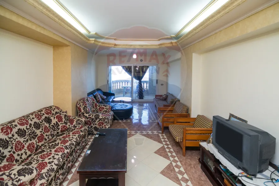 Apartment for sale 250 m Camp Chezar (directly on the sea)