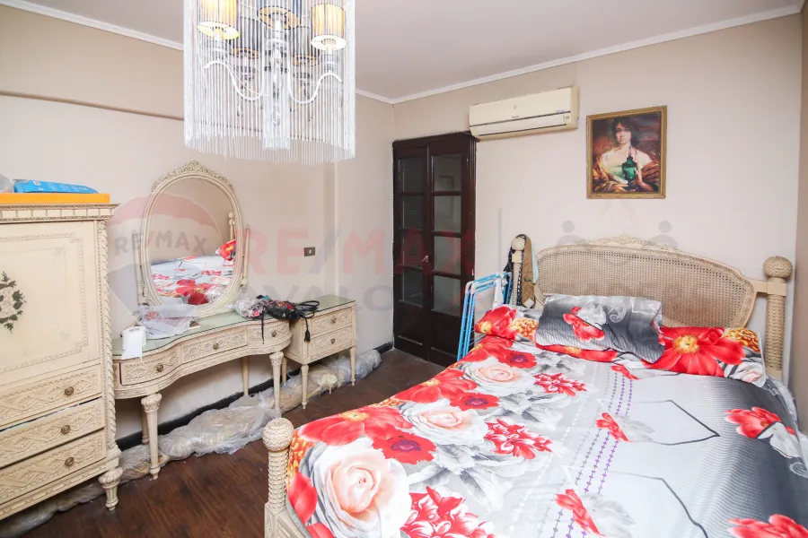 Apartment for sale 195 m Roushdy (directly on the tram)