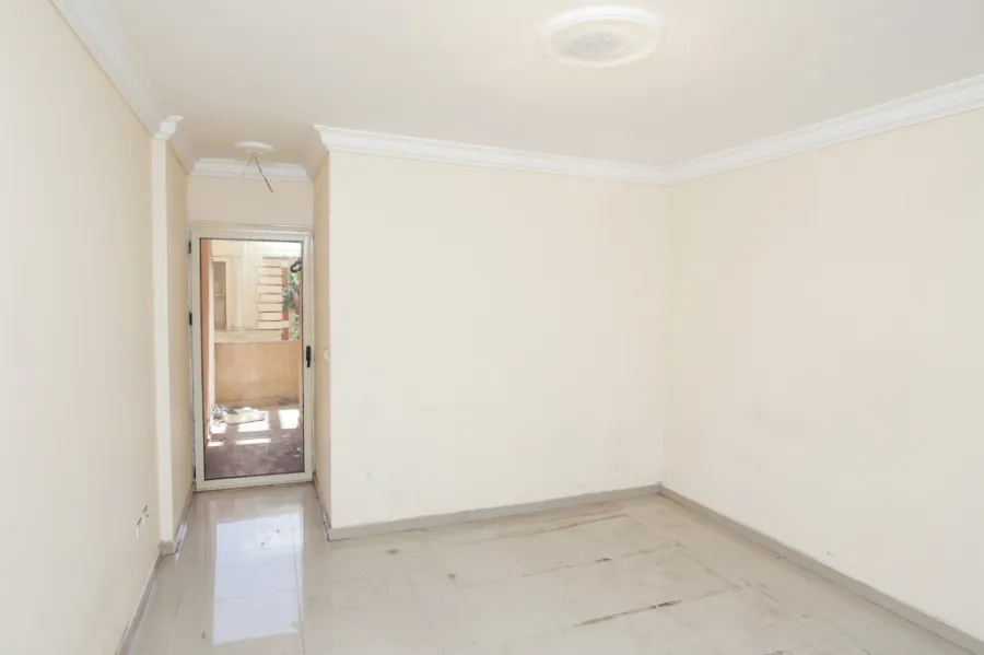 شقة للإيجار 210م لوران - ش شعرواي - خطوات من الترام