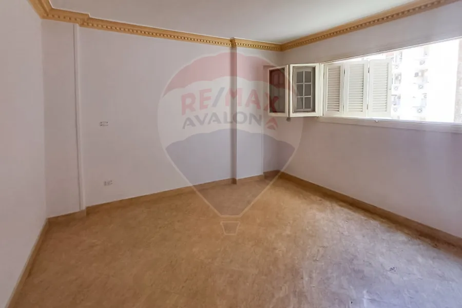 شقة للبيع 110 م لوران (بين ش الإقبال و ش شعراوي)