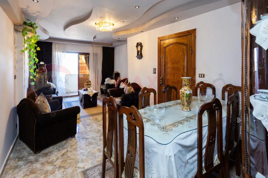 شقة للبيع 135 م سبورتنج (ش محمود الطوربيني)