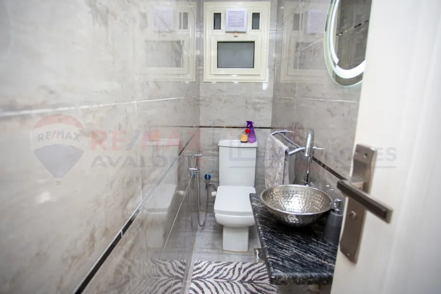 Apartment for sale 150 m Roushdy (Al-Maaskar Al-Romani St.)