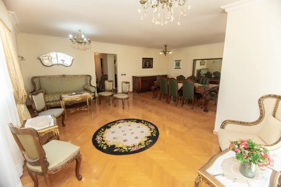 شقة للإيجار مفروش 265 ثروت (على الترام مباشرة)