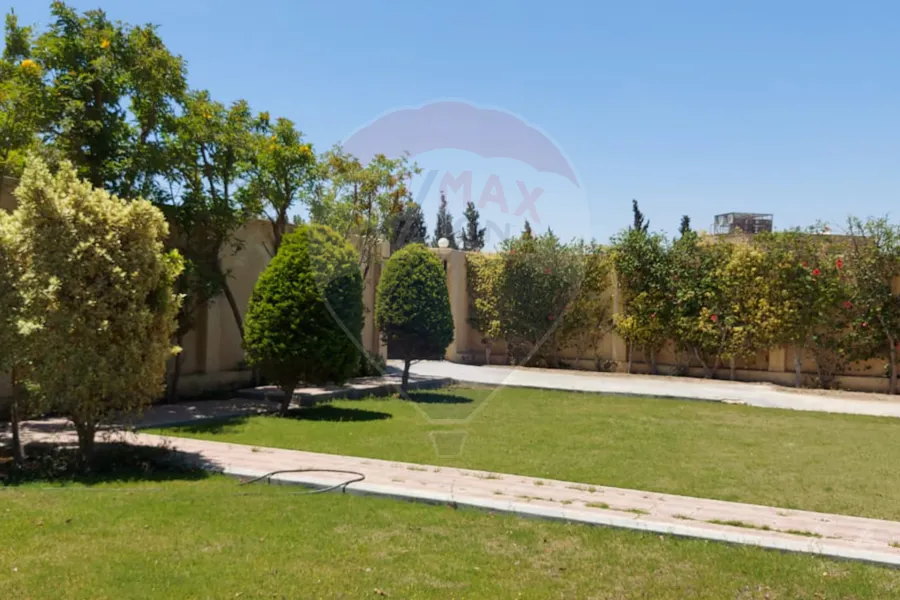 Standalone villa for sale 900 m King Mariout (El Kafoury St.)