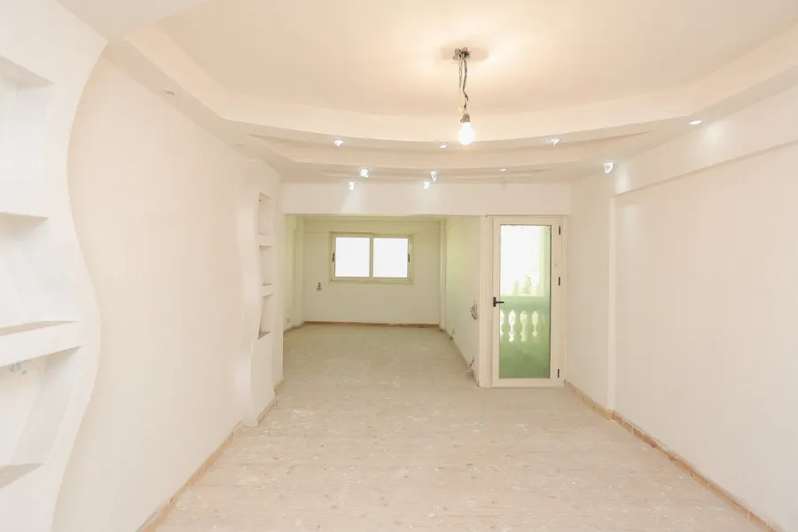 شقة للبيع 290م ثروت -خطوات من البحر وش أبو قير