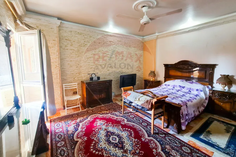 شقة للايجار 145 م كامب شيزار (خطوات من البحر)