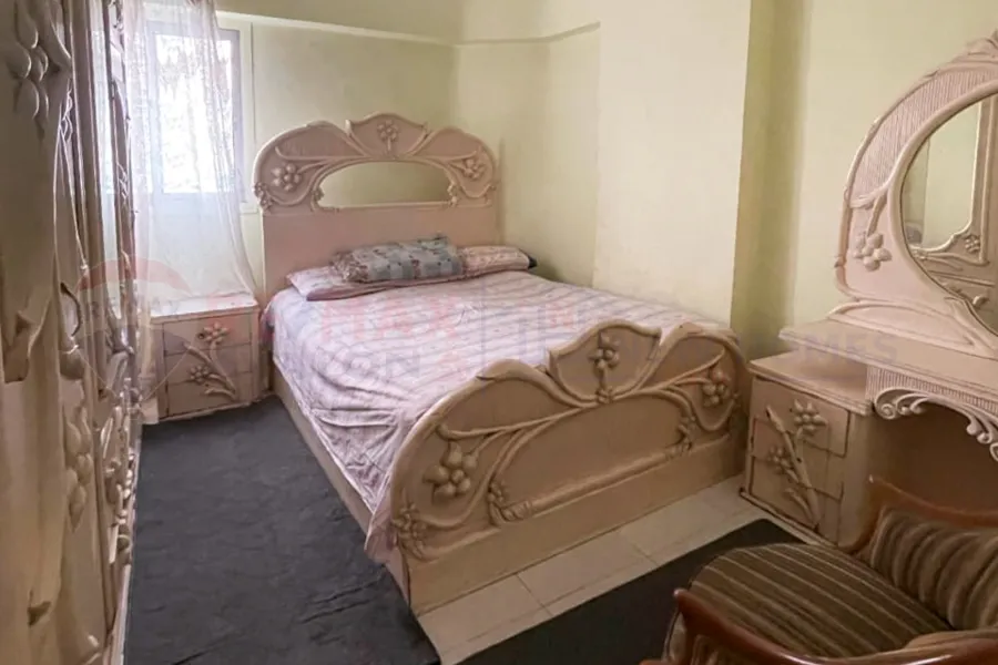 شقة للبيع 100 م سبورتنج (ش بور سعيد مباشرة)